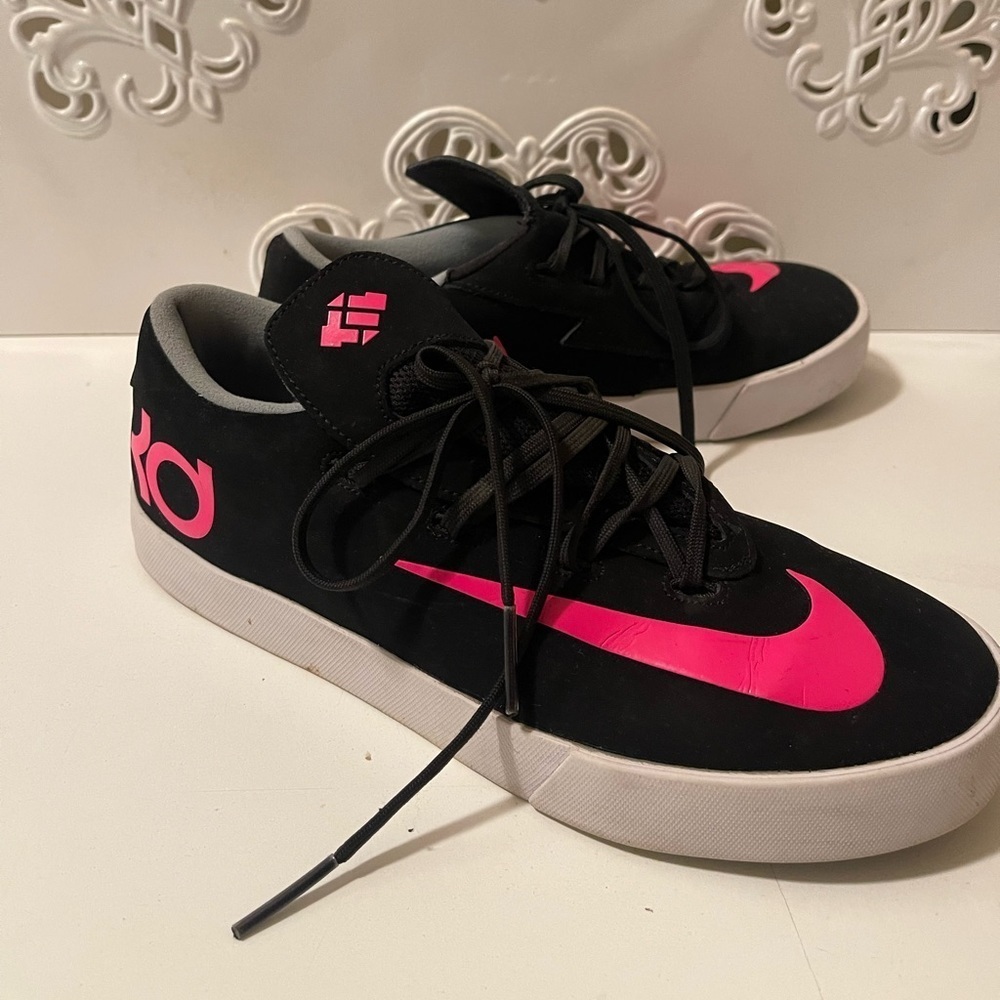 KD Nike sneakers . Hot pink and black